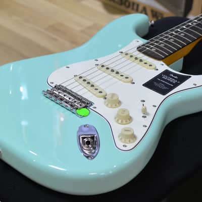 Fender Vintera II '70s Stratocaster Surf Green Electric Guitar & Deluxe Gig Bag image 3
