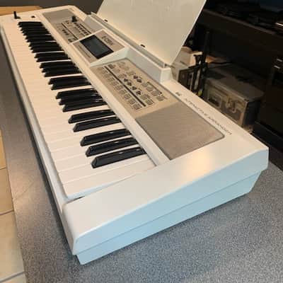 Roland Clavier E-09 61 Notes Interactive Arranger Blanc image 3