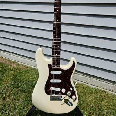 Fender Roadhouse Stratocaster with Rosewood Fretboard 1997 - 2000 - Olympic White image 2