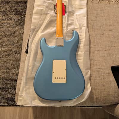 Fender Vintera II Limited Edition Road Worn '60s Stratocaster - Lake Placid Blue image 4