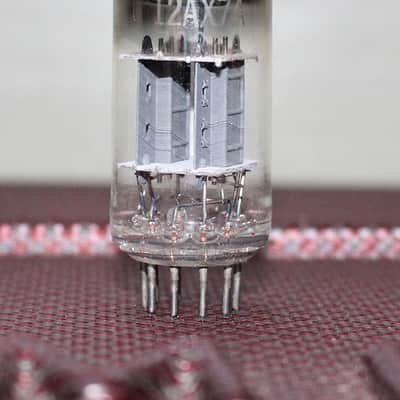 WESTINGHOUSE 7025 CANADA 12AX7 TIGHT BALANCE GRAY PLATE HALO GETTER TEST NOS+ VINTAGE 1960'S image 1