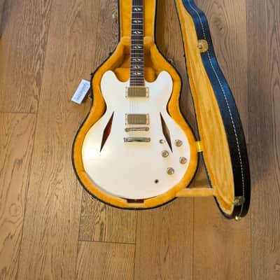 Gibson Custom Shop White Limo Dave Grohl DG-335 Alpine White SIGNED BY DAVE GROHL 50 PIECES WORLDWIDE RARE image 2