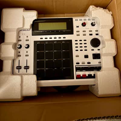 Akai MPC2500 SE Music Production Center image 3