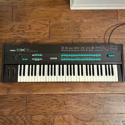 Yamaha DX7 Programmable Algorithm Synthesizer with Cartridge