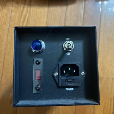 Warm Audio WA-8000 Large Diaphragm Multipattern Condenser Microphone 2023 - Present - Gold image 5