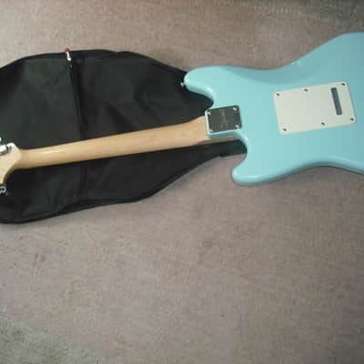 Squier Paranormal Series Cyclone 2020 - Daphne Blue image 2