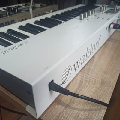 Waldorf Blofeld Keyboard 49-Key Synthesizer 2009 - Present - White image 6