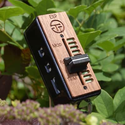 Tall Timber Fader DLX (B-Stock) - Expression/Volume Slider Pedal, 100kOhm, Galactic Black with Walnut Wood Top image 1