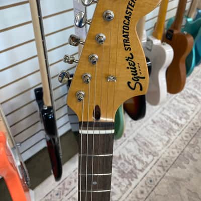Squier Classic Vibe '70s Stratocaster HSS with Laurel Fretboard - Walnut image 2