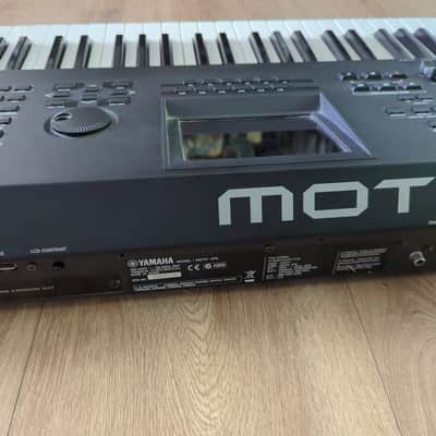 Yamaha Motif XF 6 Synthesizer with 1GB Flash image 9