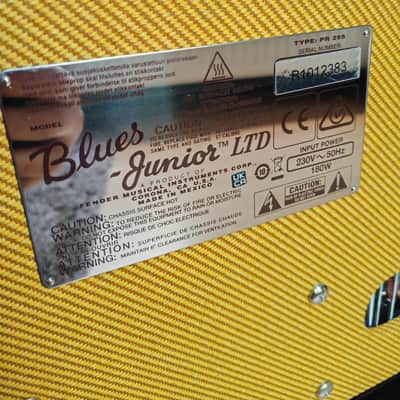 Fender Blues Junior Lacquered Tweed 15-Watt 1x12" Guitar Combo 2016 - Present - Lacquered Tweed image 4