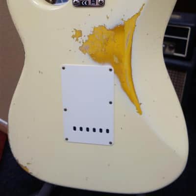 Fender '61 Strat Heavy Relic - Aged Vintage White over 3-Color Sunburst image 5