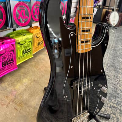 Squier Classic Vibe '70s Precision Bass - Black image 8