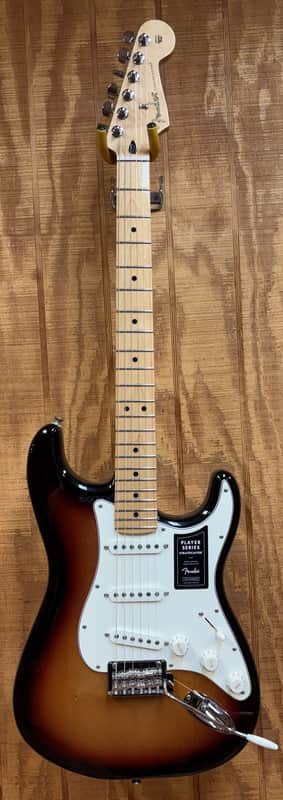 Fender Player Plus Stratocaster with Maple Fretboard 2022 - 3-Color Sunburst