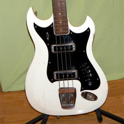 Vintage Hagstrom F400 (HIIB) bass,1967. Awesome  thin broomstick neck, all original. great bass. image 1