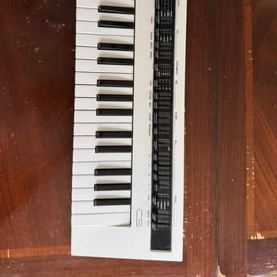 Yamaha Reface CS Mini Mobile Keyboard 2015 - Present - White