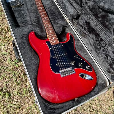 Vintage Fender Stratocaster Guitar 1979-1981 - Crimson Red Transparent image 1