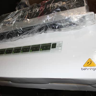 Behringer MX882 Rackmount Mixer / Splitter image 1