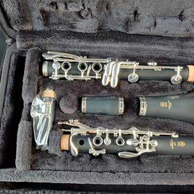 Yamaha YCL-255 Silver Plated Keys Bb Clarinet- Student image 8