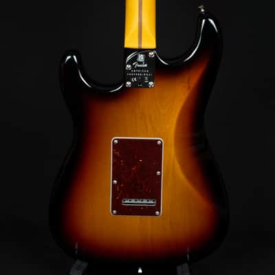 Fender American Professional II HSS Stratocaster Rosewood Fingerboard 3-Color Sunburst 2022 (US22110852) image 2