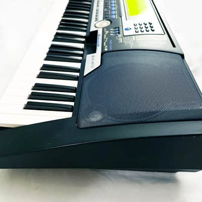 YAMAHA PSR-540 Synthesizer Arranger Workstation 61-Key Keyboard