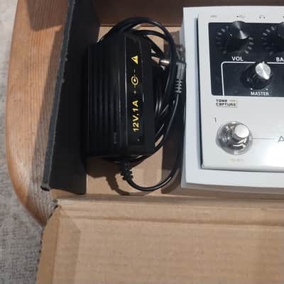 Mooer Preamp LIVE 2018 - White image 3