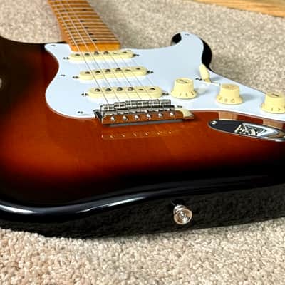 Fender Vintera '50s Stratocaster Modified with Maple Fretboard 2021 Model with 75th stamp in 2-Color Sunburst image 4