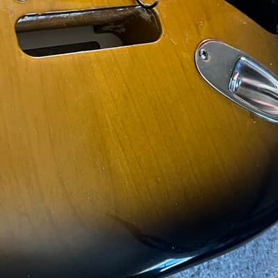 2003 Fender American Stratocaster 50th Anniversary ash sunburst 4 lb 14 oz body image 5