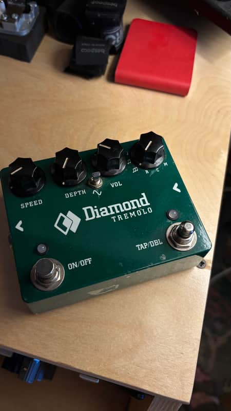 Diamond Tremolo 2000s - Green image 1
