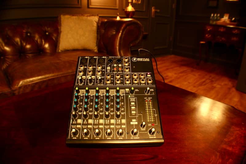 Mackie 802VLZ4 8-Channel Analog Mic / Line Mixer image 1