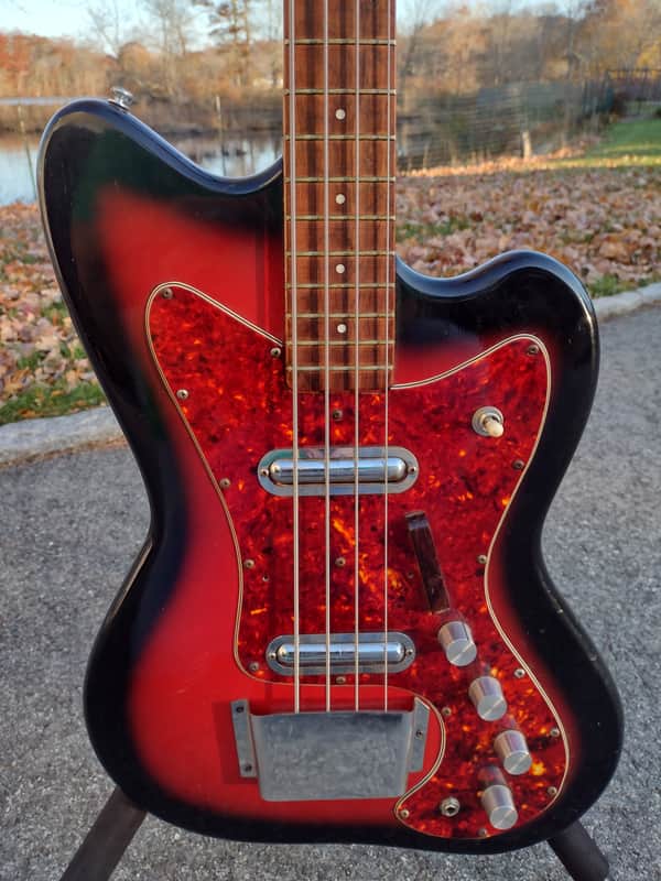 Silvertone Hornet Bass 1966 Red Burst image 1
