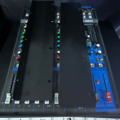 Yamaha MG12XU 12-Channel Analog Mixer 2016 - Present - Black image 4