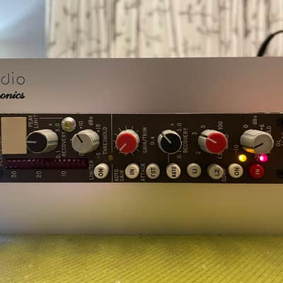 Racked Pair of Calrec DL1656 VCA Compressor/Limiters Bild 2