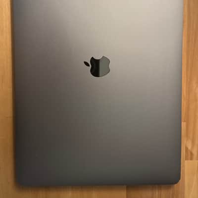 Apple MacBook Pro 16 inch 2019 - Space Gray image 2