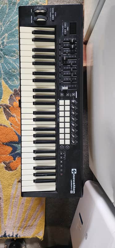 Novation Launchkey 49 MKII MIDI Keyboard Controller 2015 - 2020 - Black image 1