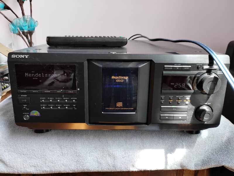 Sony CDP-CX455 400-CD player in very good condition with remote -5 2000's