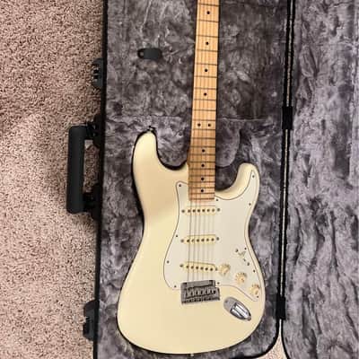 Fender American Professional Stratocaster Olympic White with Maple Fingerboard image 6