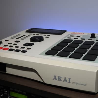 Custom Akai MPC 2000XL - 32MB RAM - 8 Outputs - CF Card Reader - NEW LCD + MORE image 12