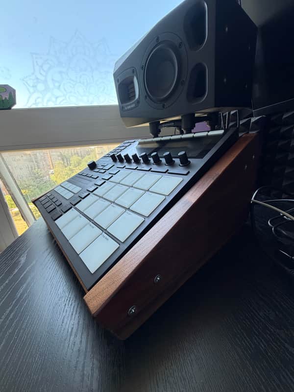 Native Instruments Maschine MKIII 2010s - Black image 1