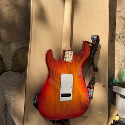 G&L USA Comanche 1/4 sawn Maple Neck 2016 Honeyburst image 4