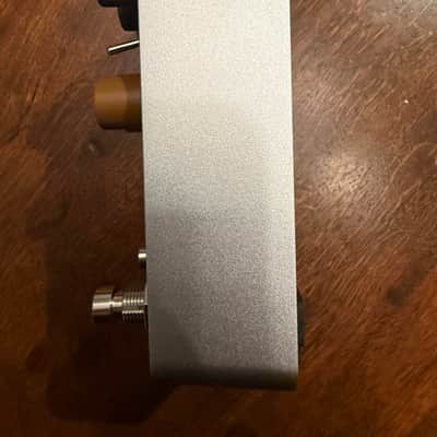 Universal Audio OX Stomp Dynamic Speaker Emulator 2023 - Present - Silver image 4