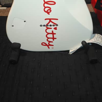 Squier by Fender Hello kitty Stratocaster image 4