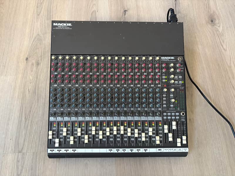 Mackie 1604-VLZ Pro 16-Channel Mic / Line Mixer | Reverb