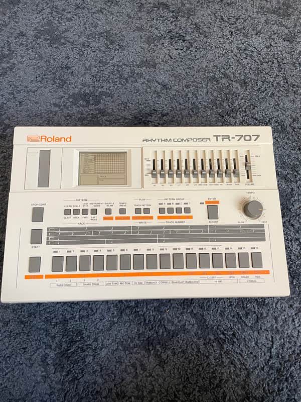 Roland TR-707 Rhythm Composer Drum Machine | Reverb Sweden Roland TR-707 Rhythm Composer Drum Machine | Reverb Sweden