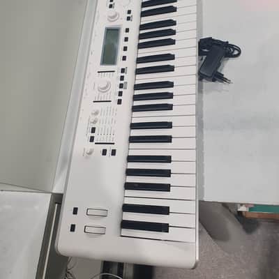 Korg KROSS 2 61-WH 61-Key Synthesizer Workstation 2017 - Present - White