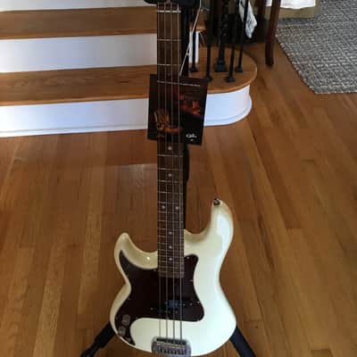 G&L USA LB-100 lefty Vintage White image 11