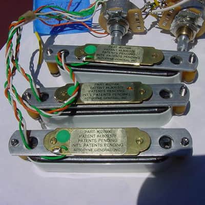 Fender Buddy Guy  Gold Lace Sensor  Pickup System White / Gold image 7