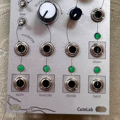 CuteLab Messed Up Clock Generator + Stretcher (Silver) image 1
