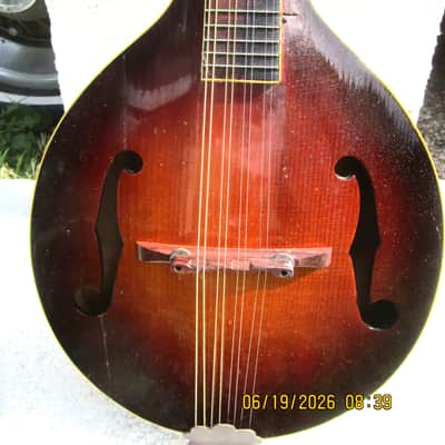 Gibson A-50 Mandolin, 1944, Sunburst, Maple Back & Sides, Case image 2