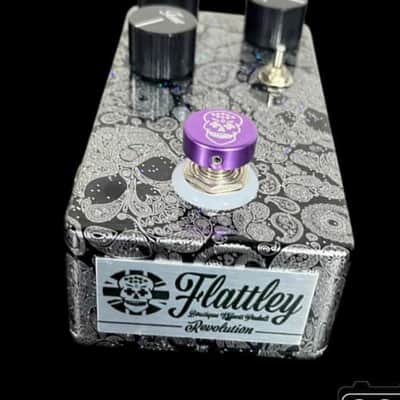 Flattley Guitar Pedals Revolution 2019 - Present - Black / Silver Paisley Skulls imagen 3